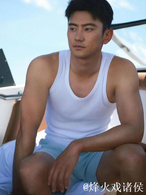 宁泽涛迷上了垂钓生活